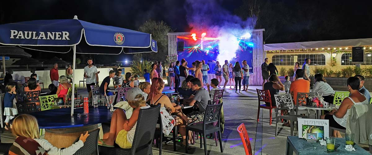 Soirée animée au camping Tastesoule près de Soulac dans le Médoc