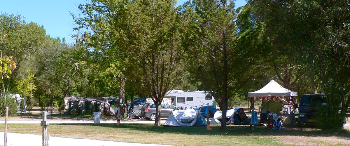Le parc du camping Tastesoule à Vensac dans le Médoc