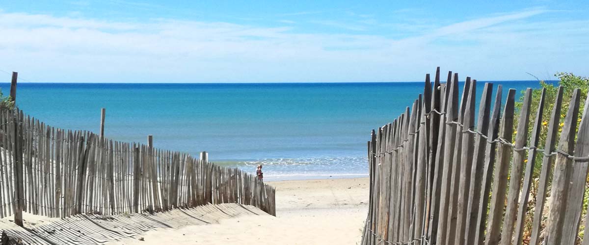 CHemin de sable vers une plage près de Soulac proche du camping Tastesoule