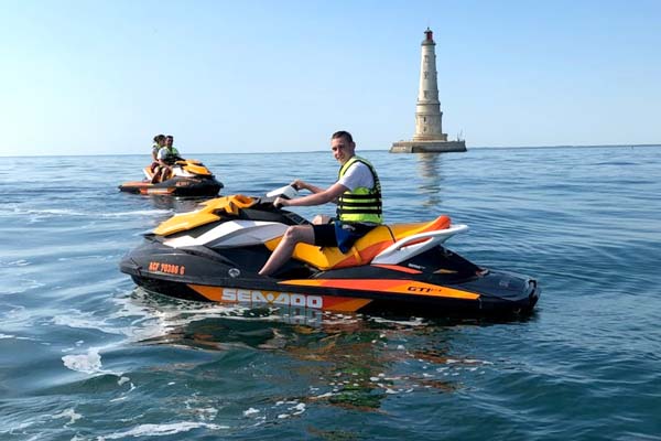 Randonnée en jet-ski devant le phare de Cordouan avec FlyJet33