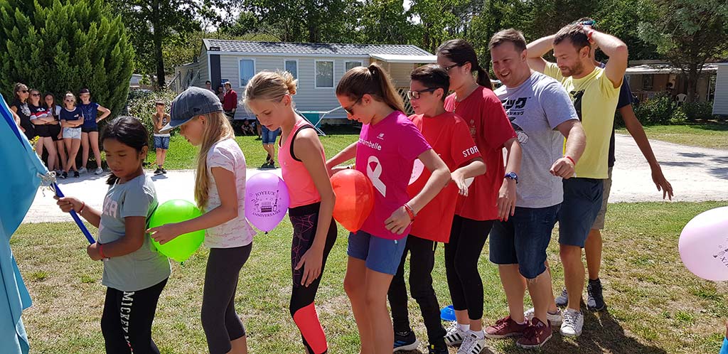 Enfants pendant une animation familiale au camping Tastesoule près de Montalivet