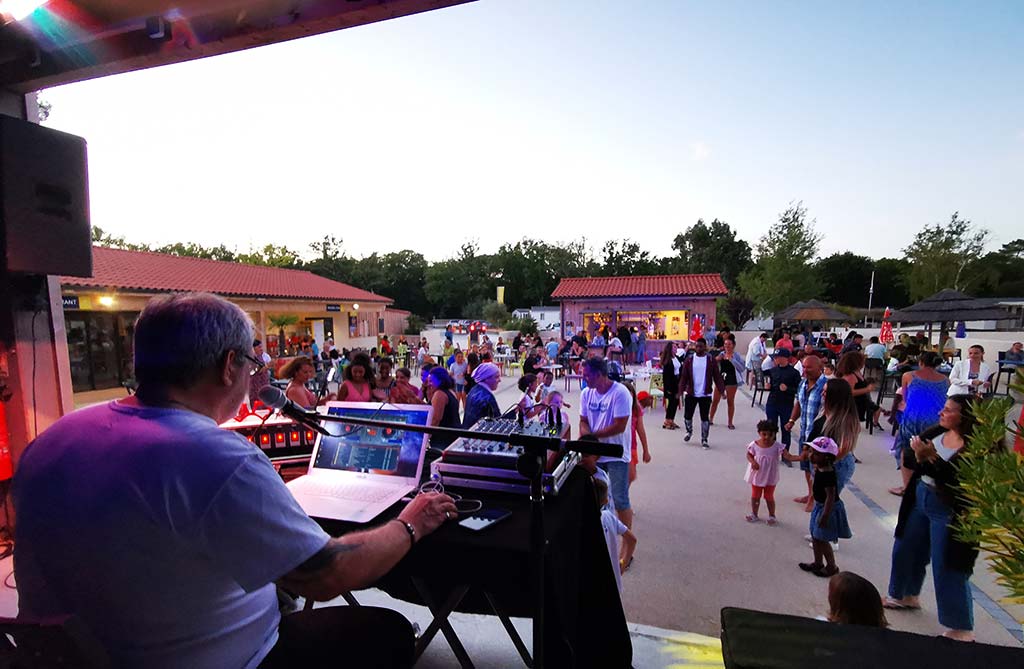 Soirée dance et disco en animation au camping Tastesoule à Vensac