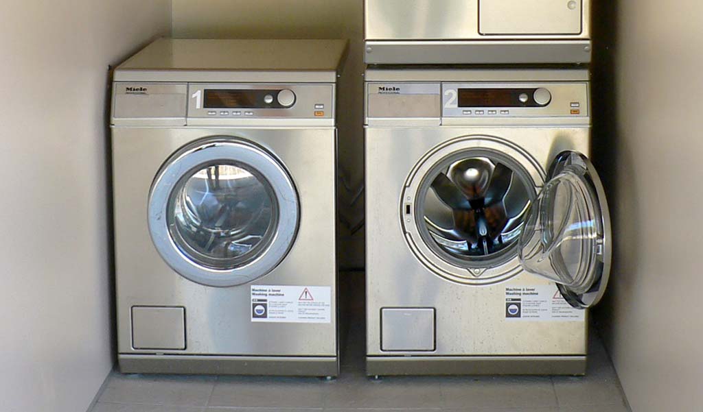 Machines à laver de la buanderie du camping Tastesoule près de Montalivet