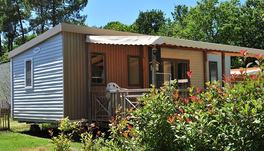 Location de mobil-home avec terrasse au camping Tastesoule près de Soulac