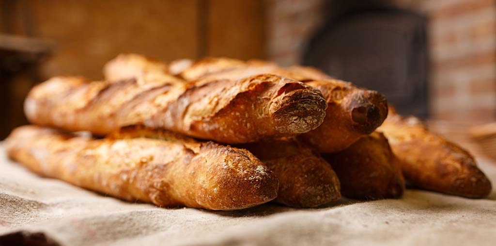 Pain frais et viennoiserie le matin au camping près de Montalivet dans le Médoc