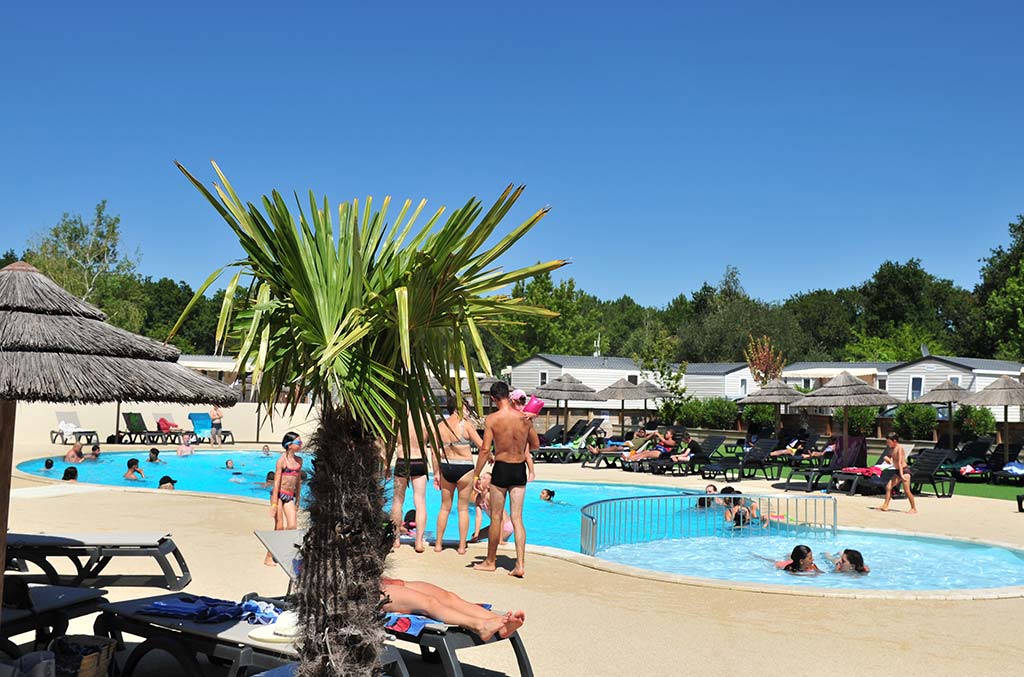 La pataugeoire de l'espace aquatique du camping Tastesoule dans le Médoc