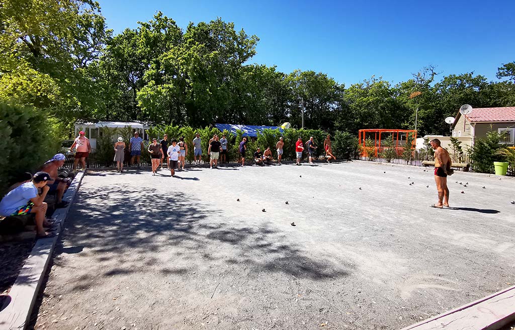 Terrain de boule et de pétanque au camping Tastesoule près de Montalivet