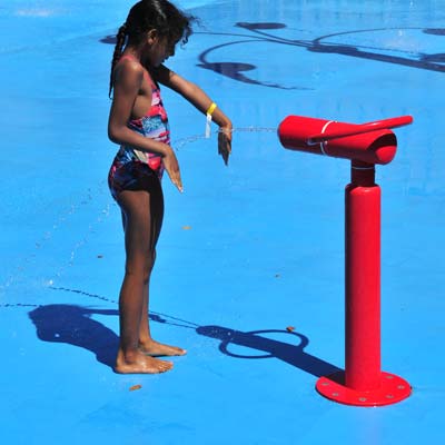 Jeux aquatiques pour enfants au camping Tastesoule à Vensac