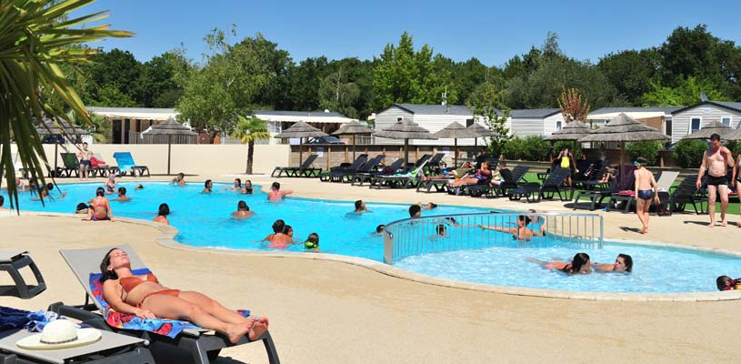 Vue de l'espace aquatique du camping Tastesoule à Vensac dans le Médoc