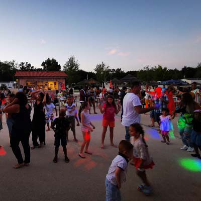 Soirée musique et dance disco à Vensac au camping Tastesoule